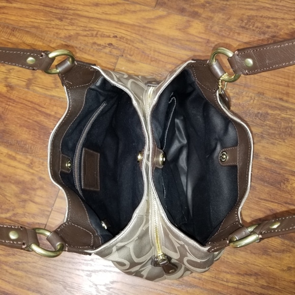 Coach Campbell Signature Khaki Hobo - Picture 3 of 6